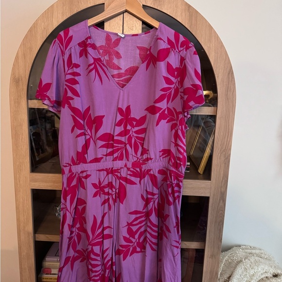 Old Navy Dresses & Skirts - Old Navy Women’s XXL Purple and Pink Leaf Tropical V-Neck Elastic Waist Dress